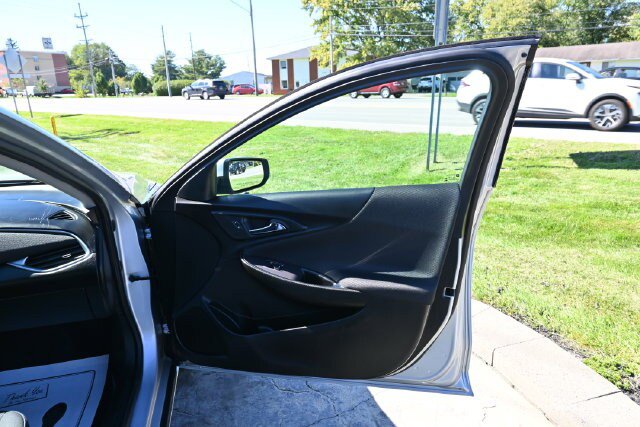 Used 2022 Chevrolet Malibu LT FWD image 18