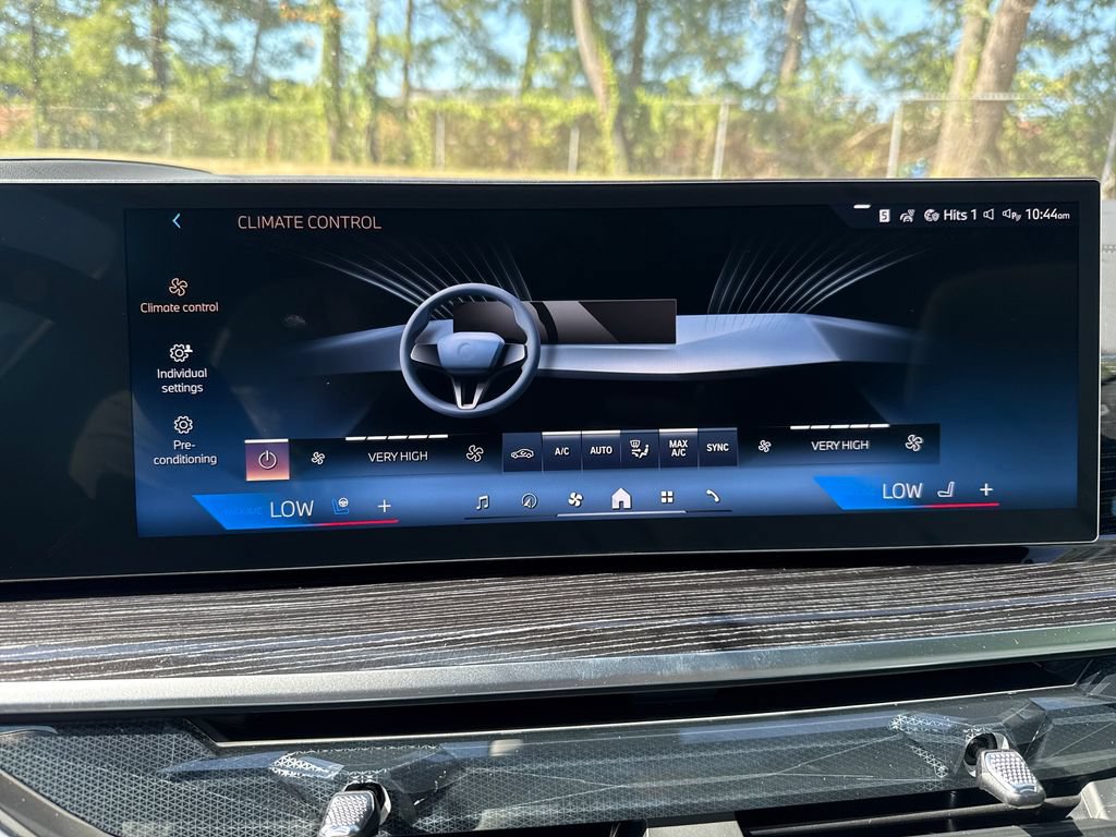 New 2027 BMW X7 xDrive40i w/ M Sport Package AWD/4WD image 18