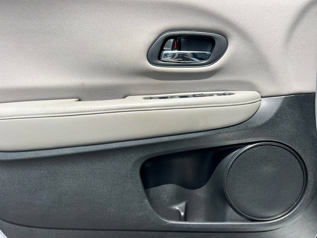 Used 2016 Honda HR-V LX image 9