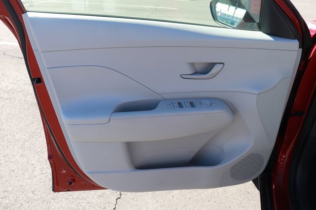 Used 2025 Hyundai Kona SEL image 8