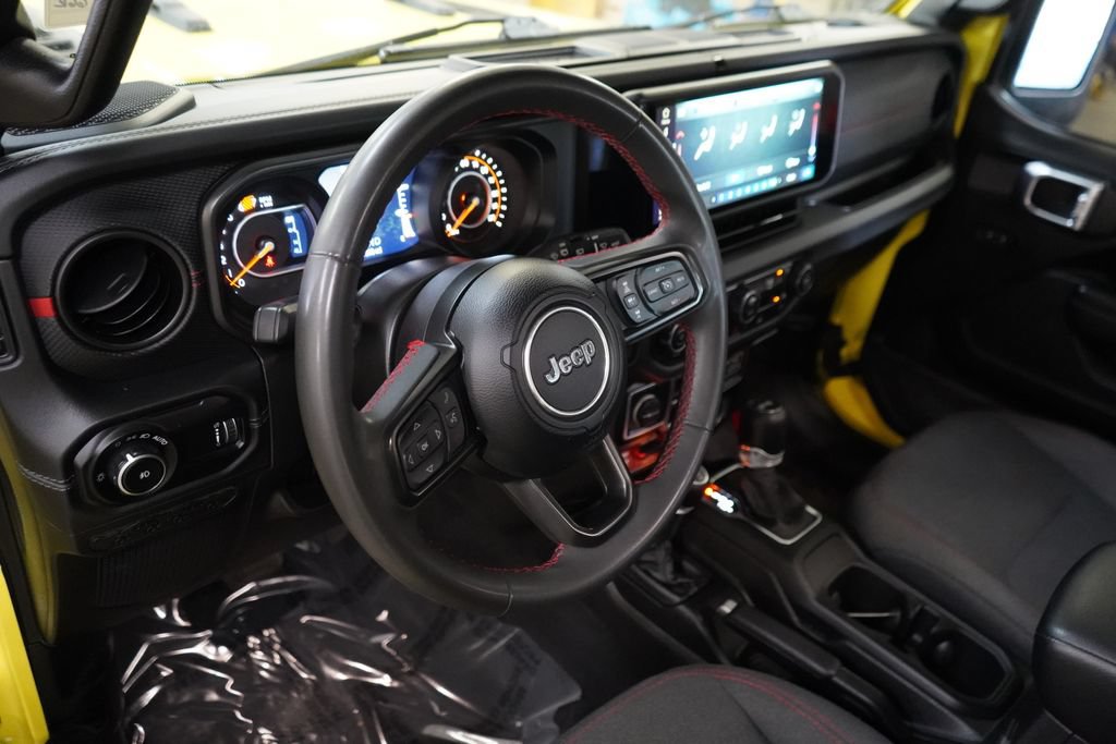 Used 2024 Jeep Wrangler Unlimited Rubicon AWD/4WD image 17