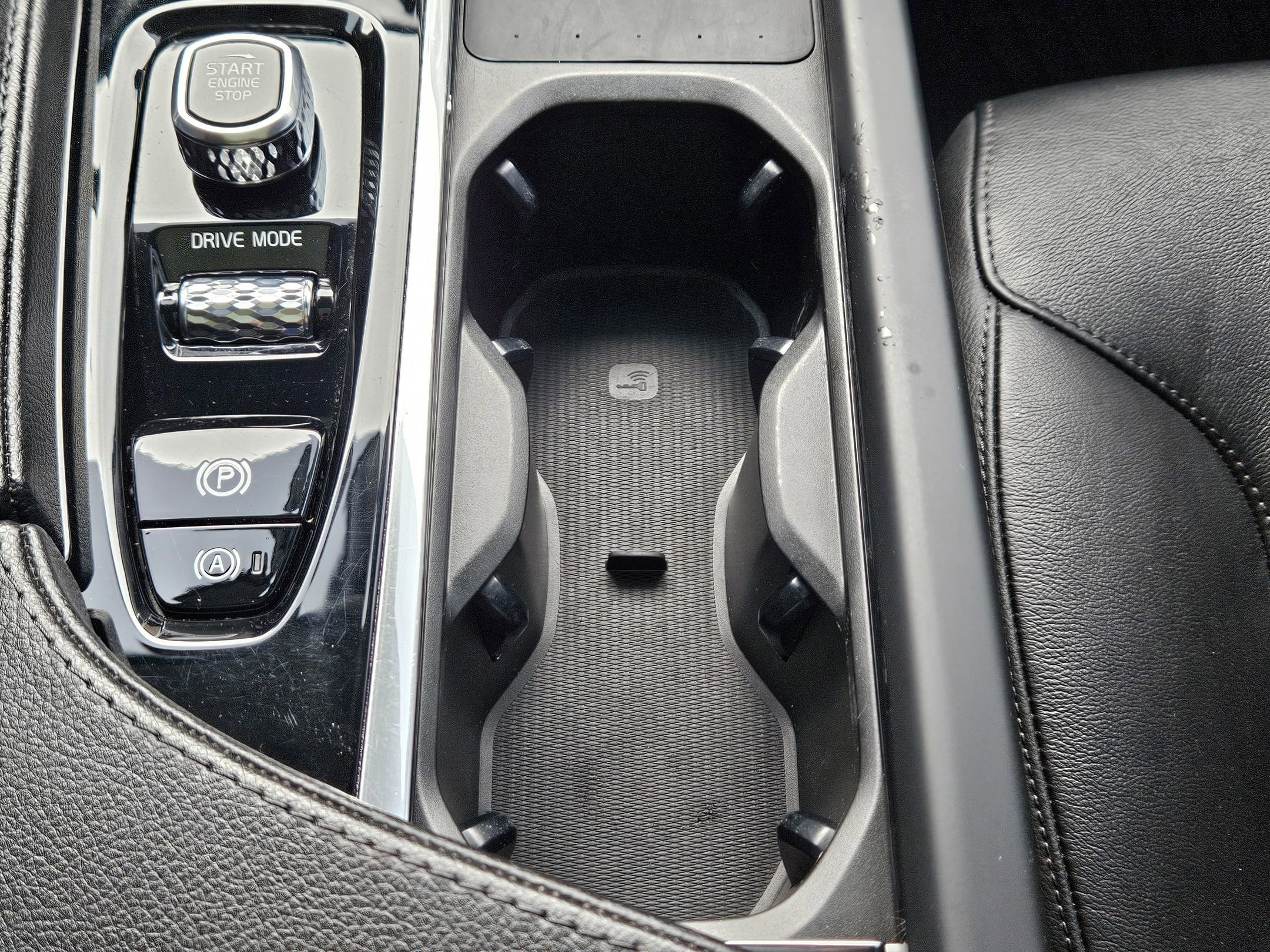 Used 2021 Volvo XC90 T5 Momentum w/ Climate Package image 12