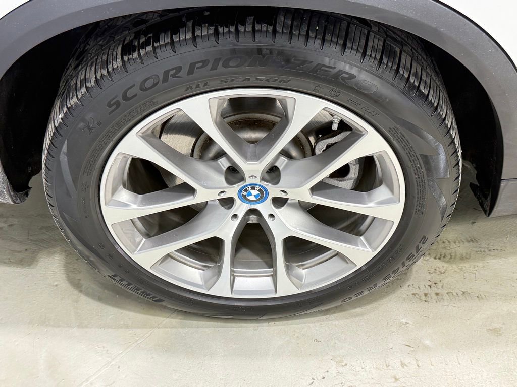 Certified 2024 BMW X5 xDrive50e image 9