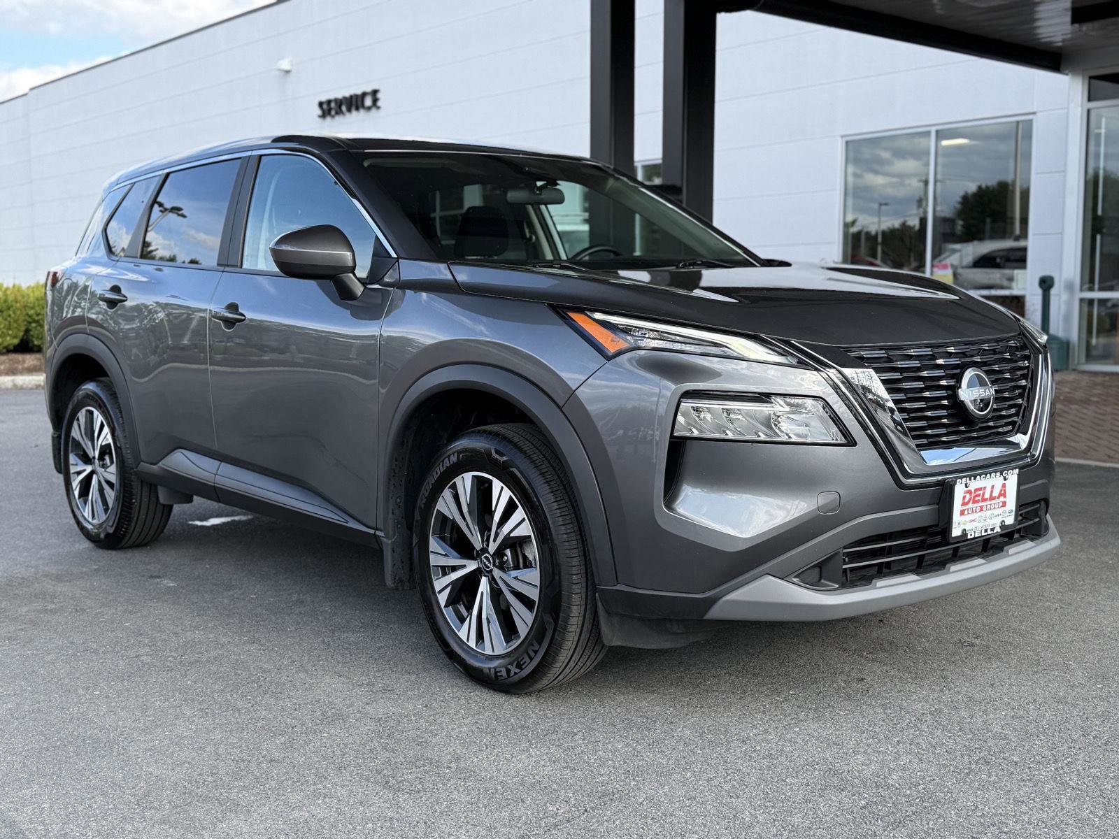 Used 2023 Nissan Rogue SV image 3