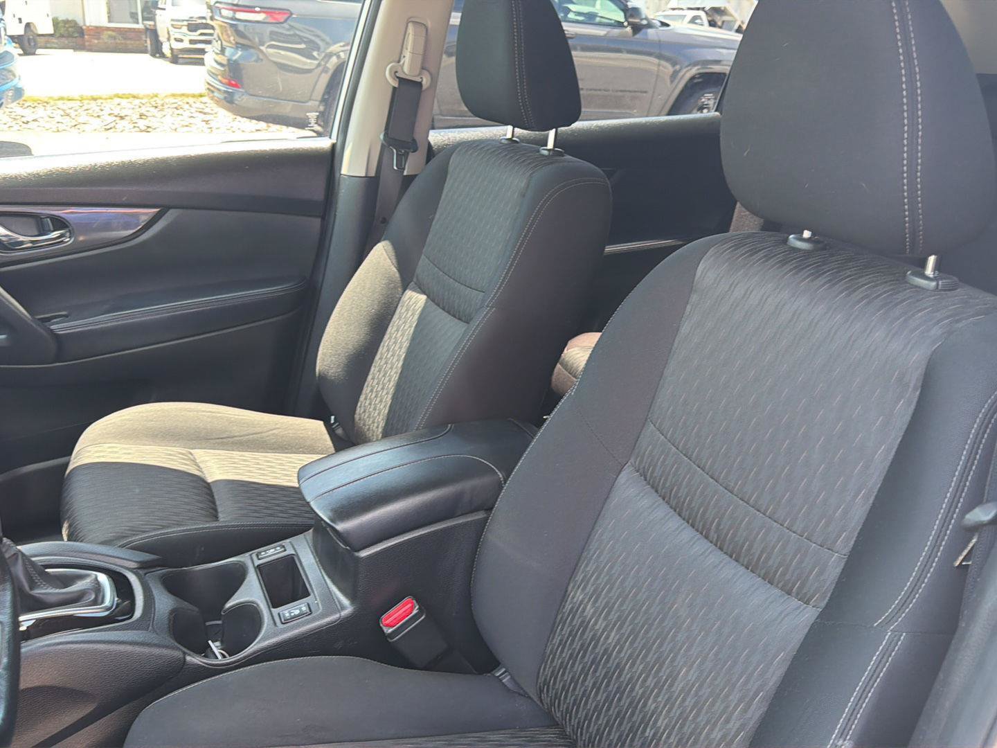 Used 2020 Nissan Rogue SV FWD image 14