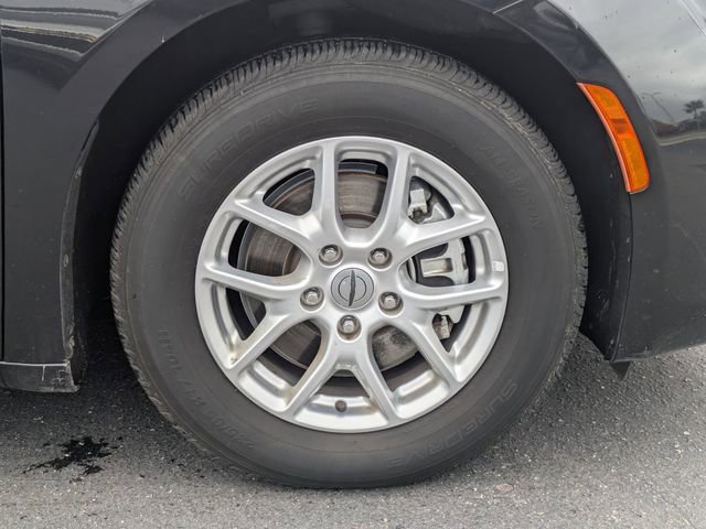 Used 2023 Chrysler Voyager LX image 11