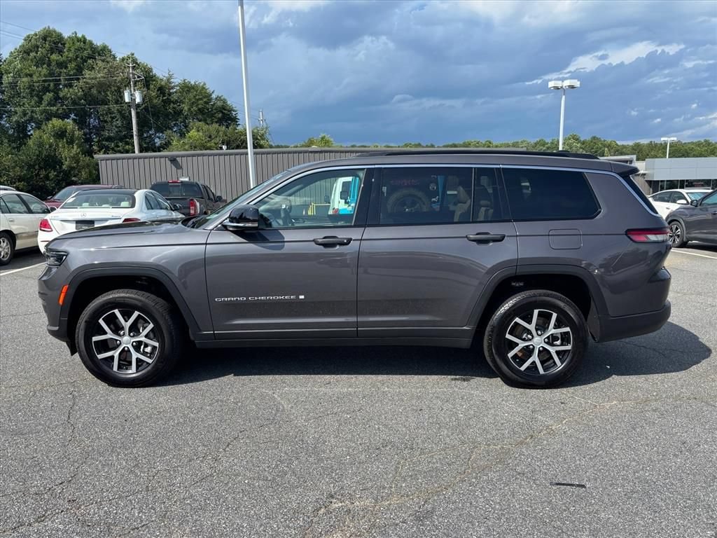 Used 2025 Jeep Grand Cherokee L Limited AWD/4WD image 23