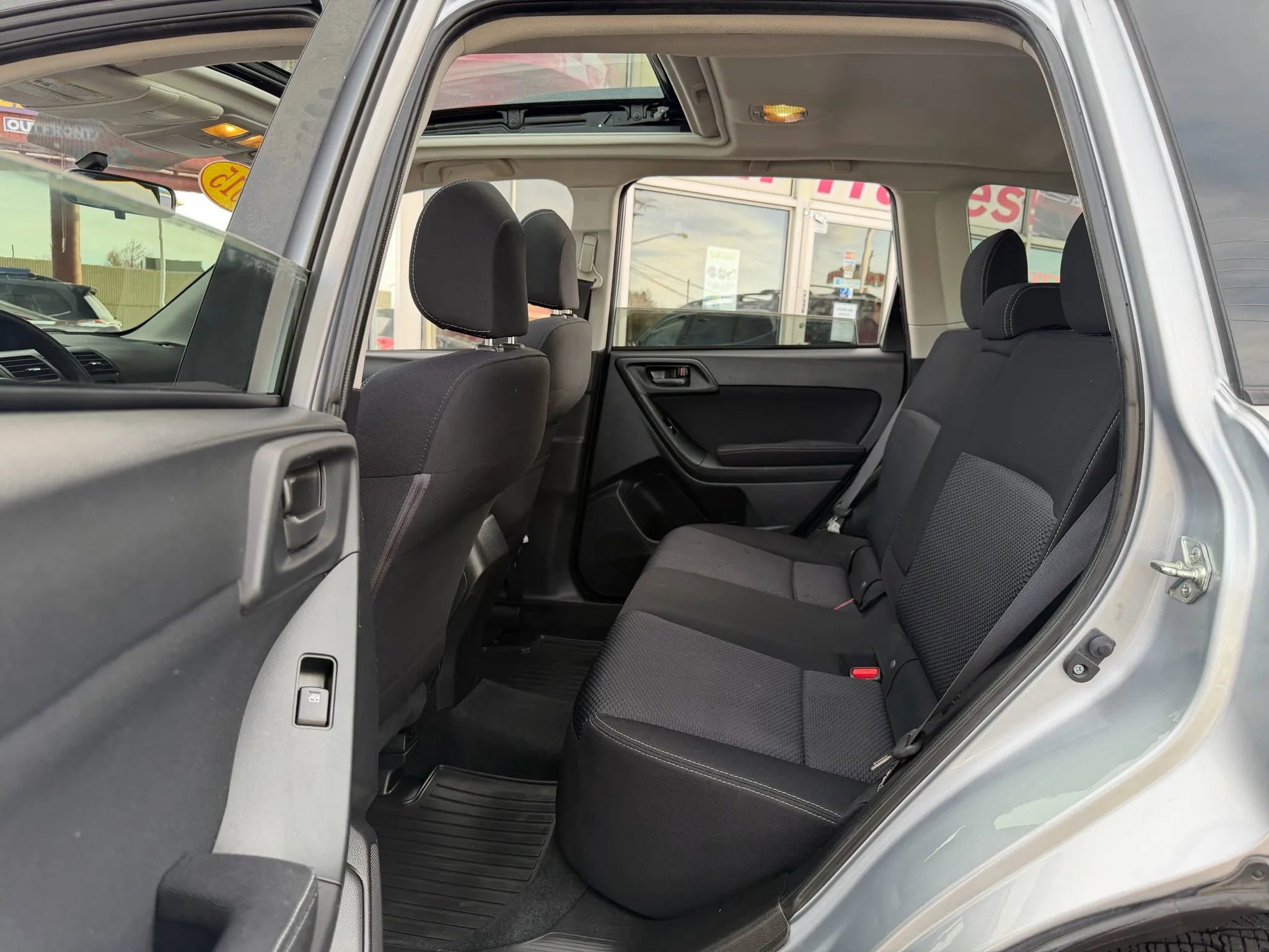 Used 2015 Subaru Forester 2.5i Premium w/ All-Weather Package image 16