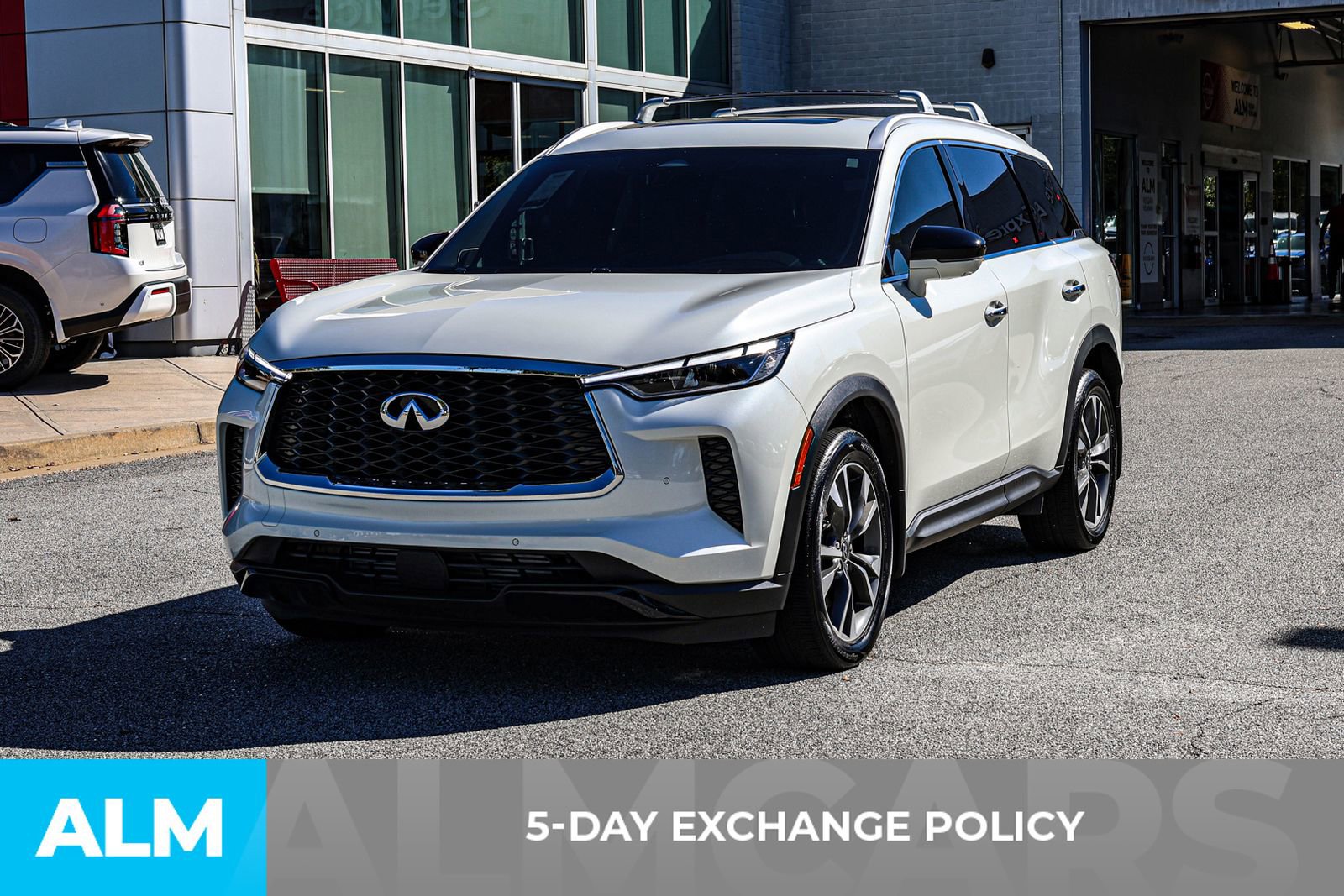 Used 2025 INFINITI QX60 Luxe w/ Cargo Package image 4