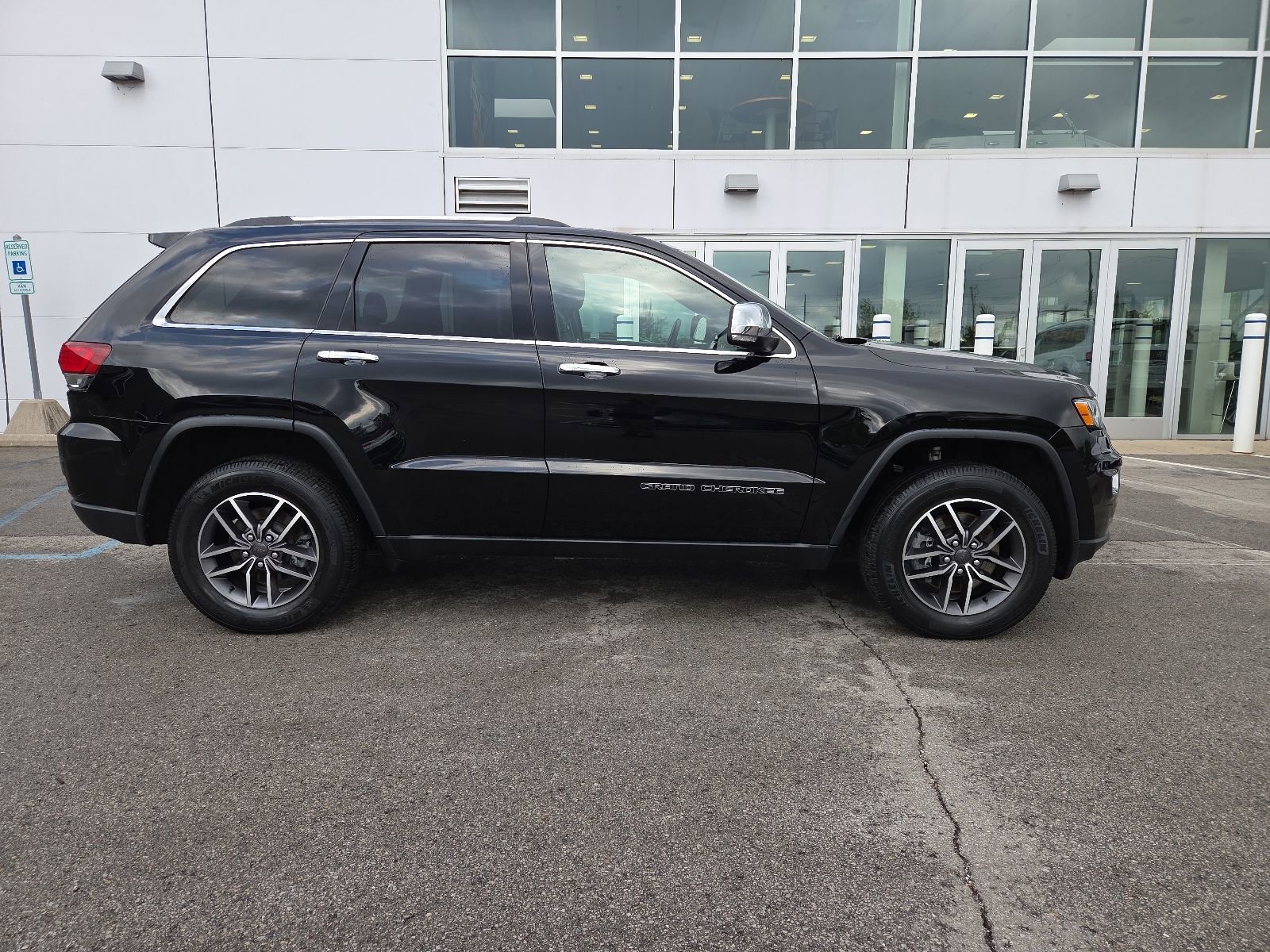 Used 2021 Jeep Grand Cherokee Limited w/ Trailer Tow Group IV AWD/4WD image 2