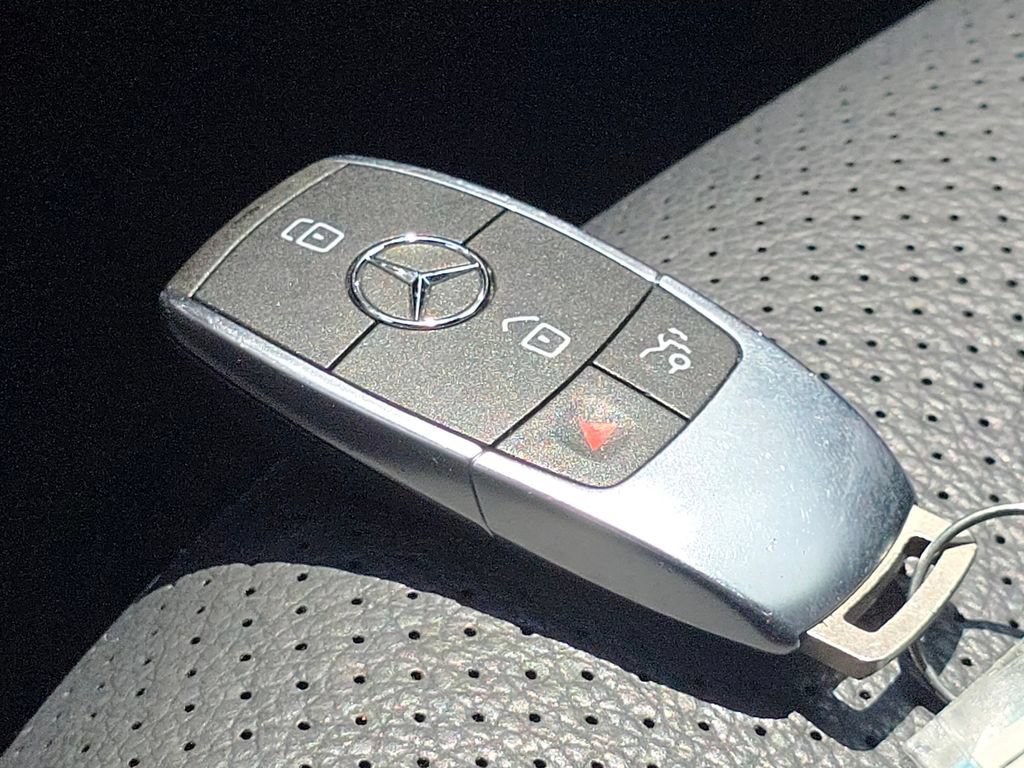 Used 2022 Mercedes-Benz GLC 300 4MATIC image 38