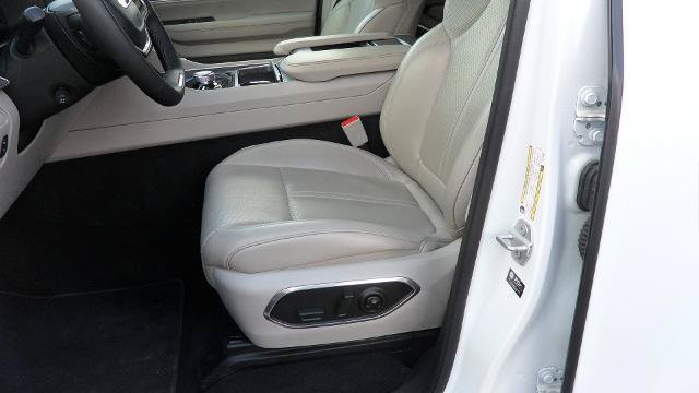 Used 2024 Jeep Wagoneer Series II w/ Flexible Seating Group AWD/4WD image 29