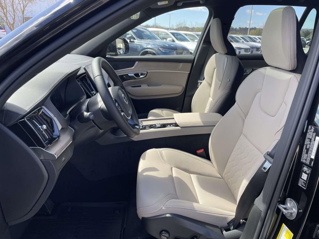 New 2026 Volvo XC90 B5 Plus w/ Protection Package Premier AWD/4WD image 8