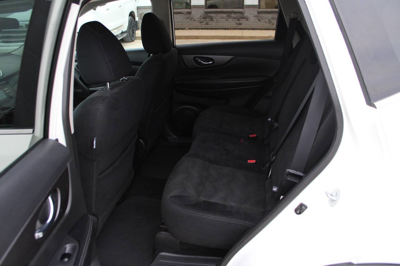 Used 2016 Nissan Rogue S w/ Appearance Package image 9
