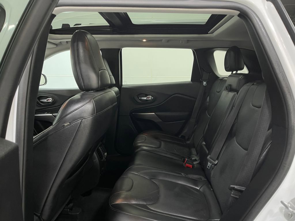 Used 2019 Jeep Cherokee Limited w/ Luxury Group image 30
