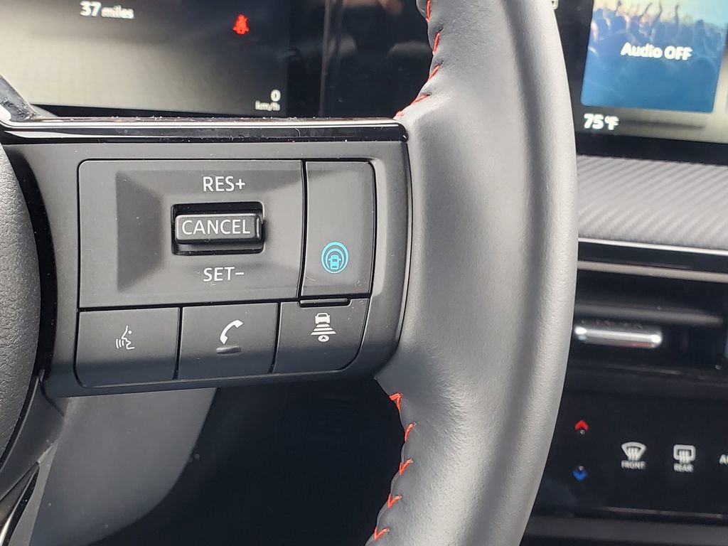 Used 2025 Nissan Kicks SR AWD/4WD image 17