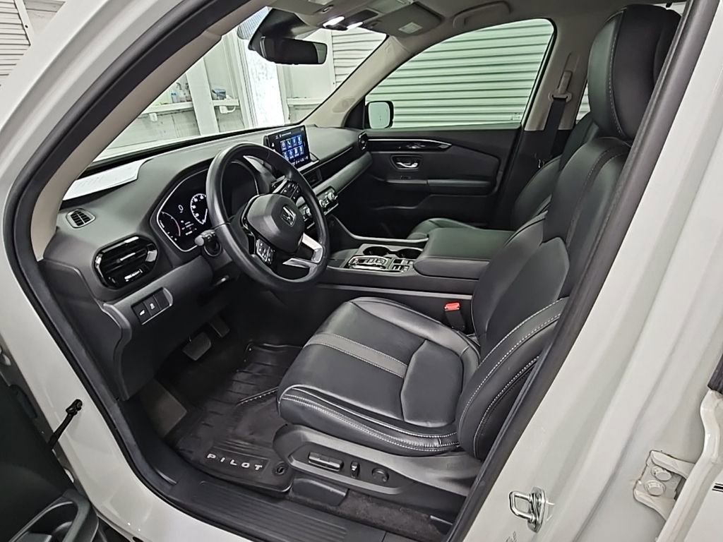Used 2025 Honda Pilot EX-L image 11