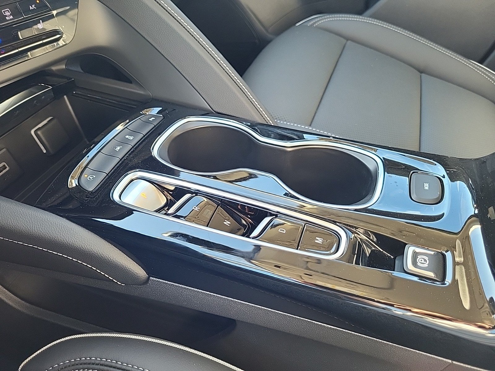 Used 2023 Buick Envision Essence FWD image 23
