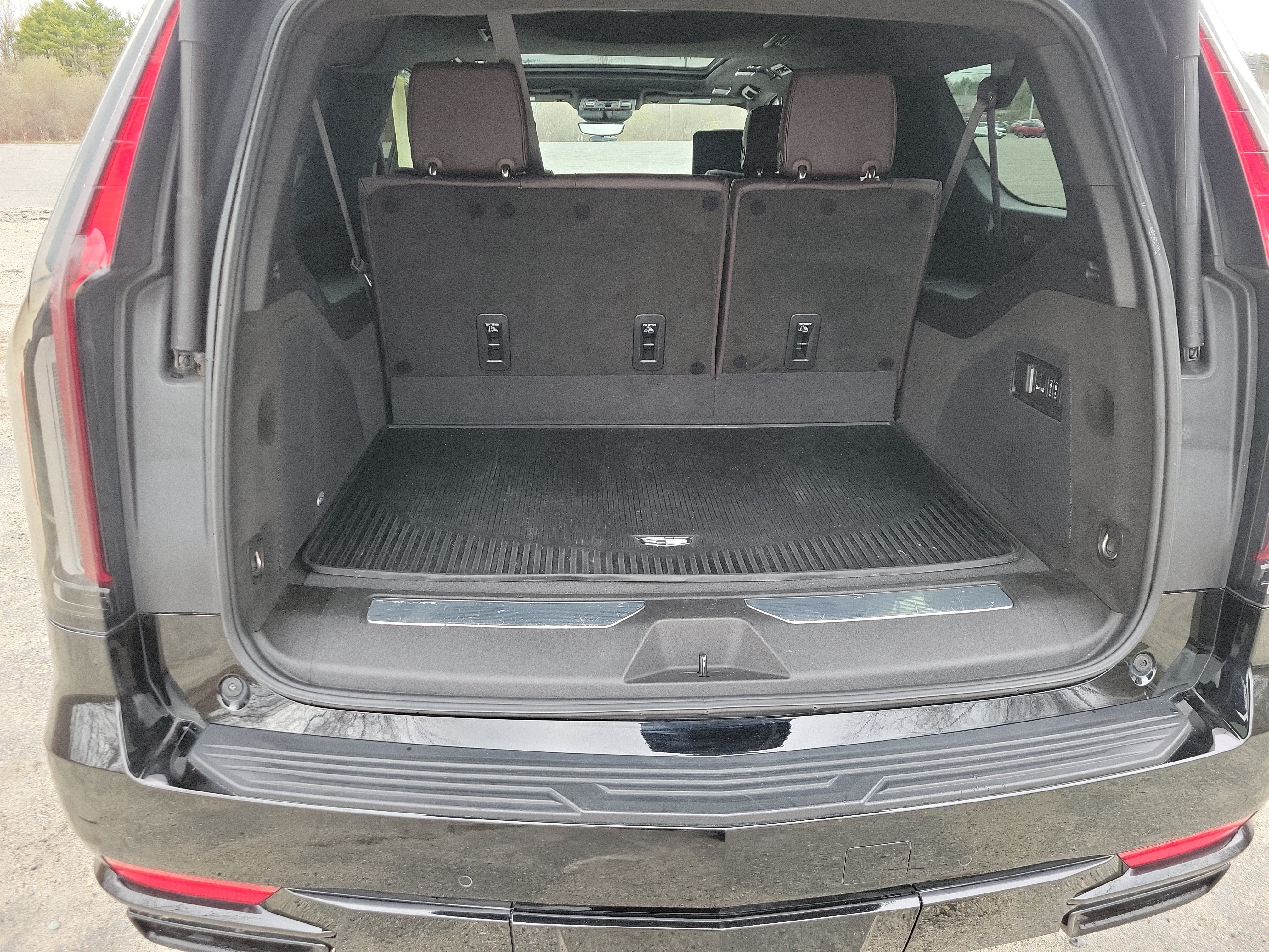 Certified 2024 Cadillac Escalade ESV Sport Platinum w/ LPO, ONYX Package AWD/4WD image 18