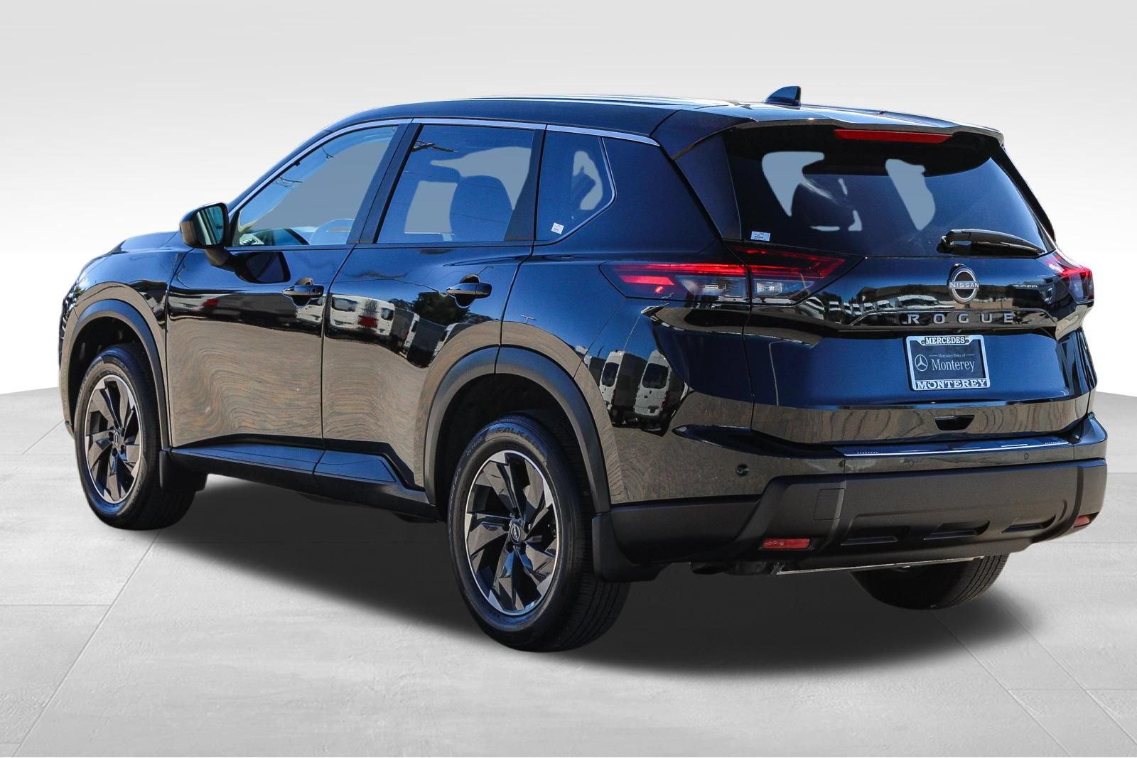 Used 2025 Nissan Rogue SV FWD image 6