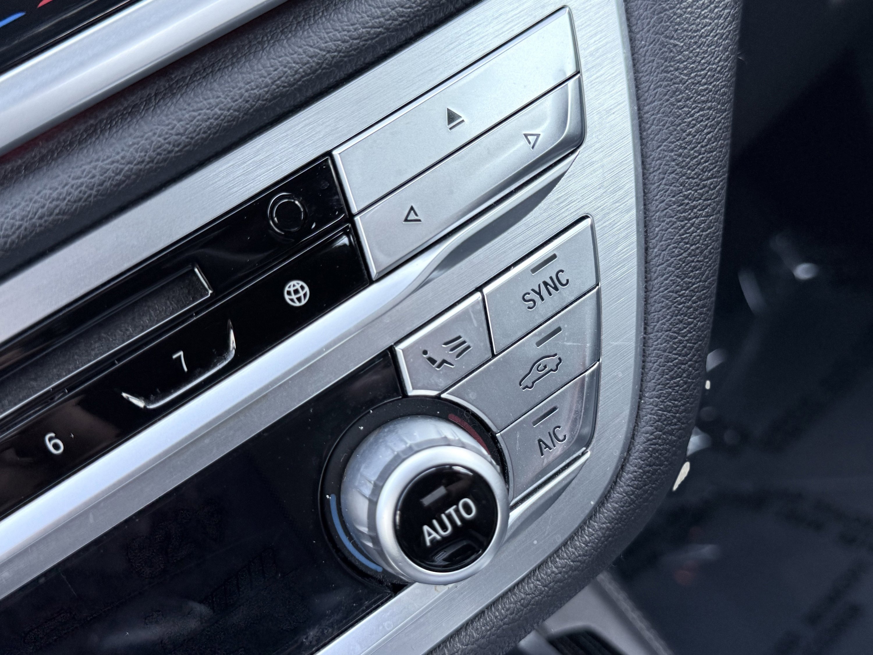 Used 2019 BMW 750i w/ M Sport Package image 79