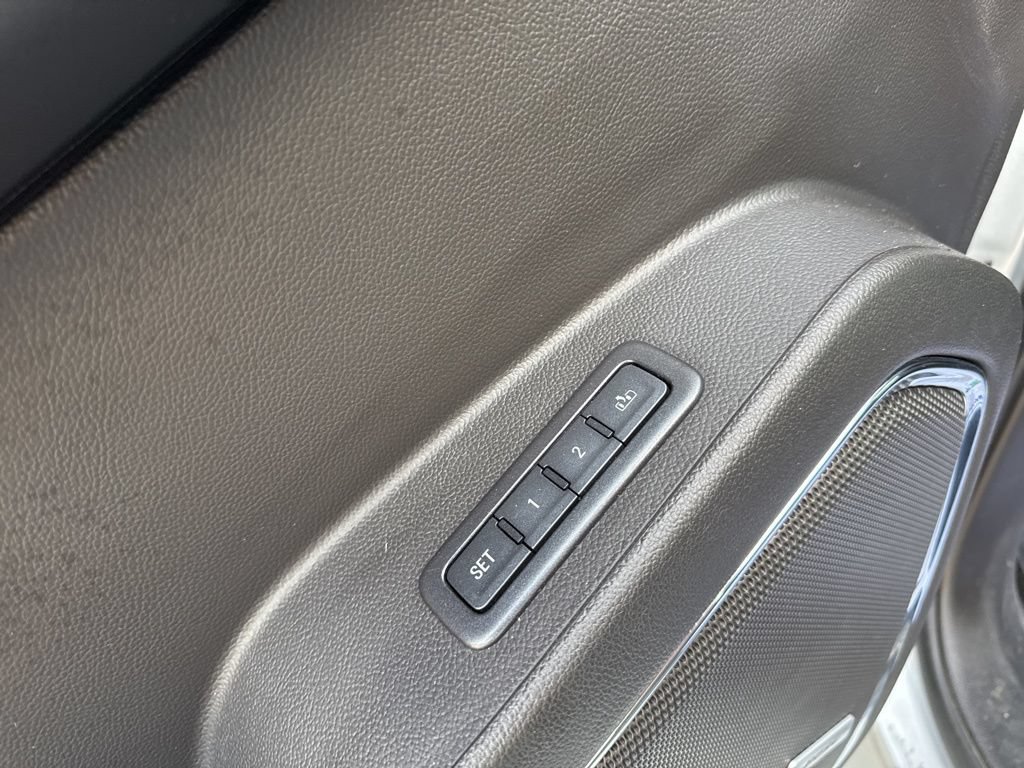 Used 2015 GMC Yukon Denali w/ Premium Package image 14