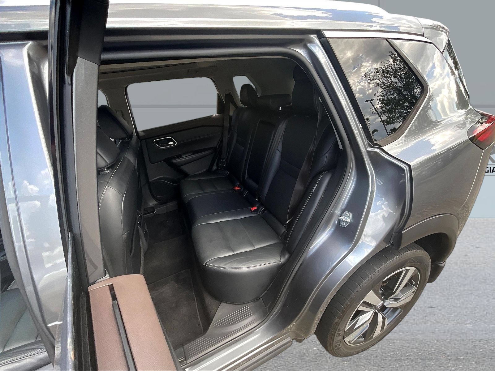 Used 2021 Nissan Rogue SL w/ Premium Package FWD image 24
