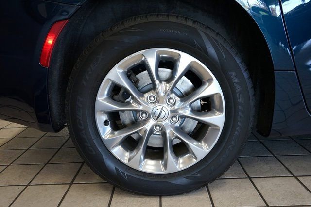 Used 2022 Chrysler Pacifica Touring-L image 57