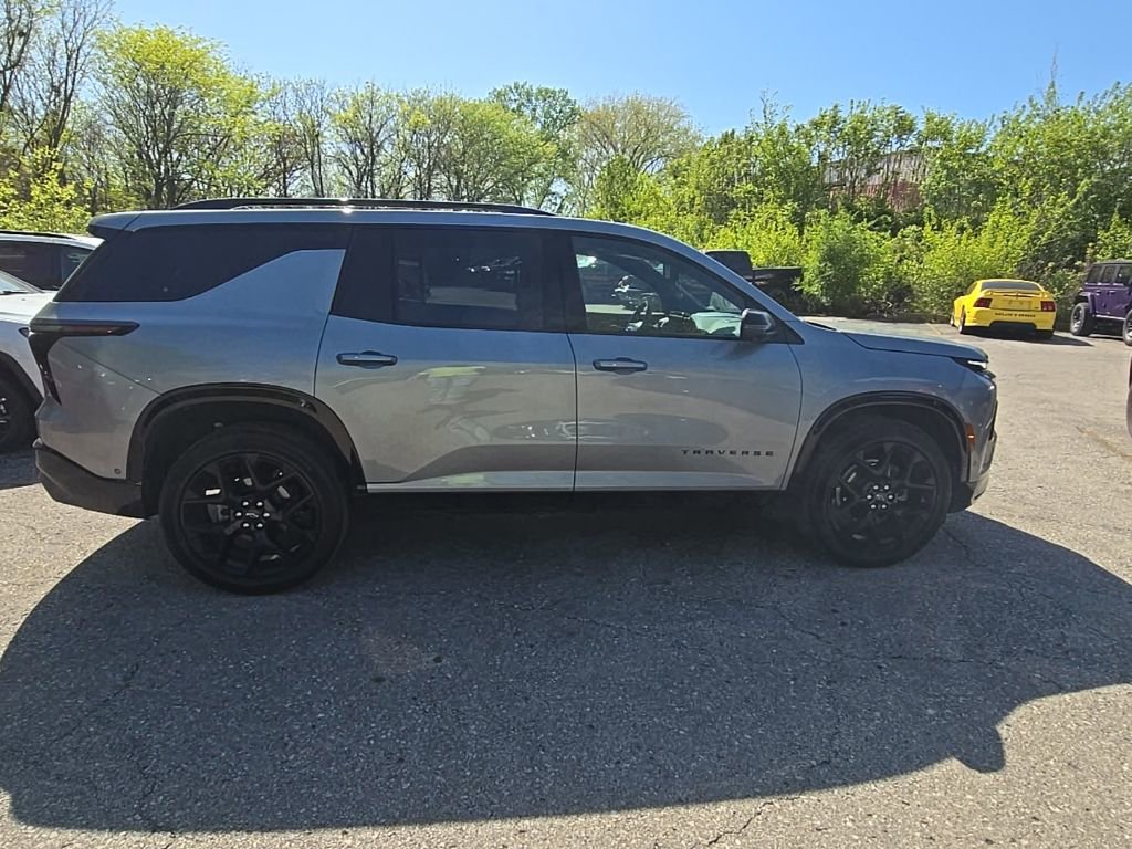Used 2026 Chevrolet Traverse RS w/ LPO, Floor Liner Package image 9