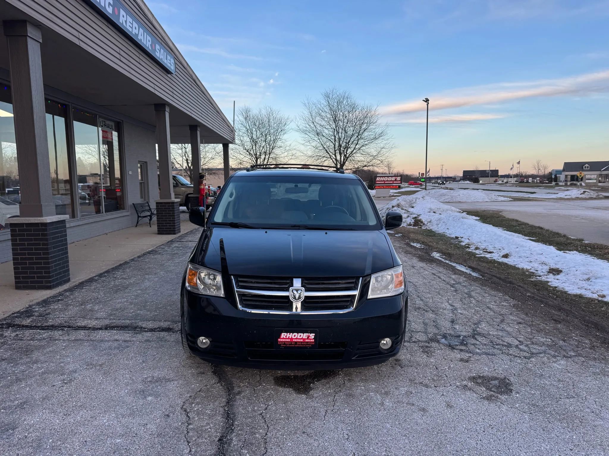 Used 2010 Dodge Grand Caravan SXT w/ Family Value Group FWD image 8