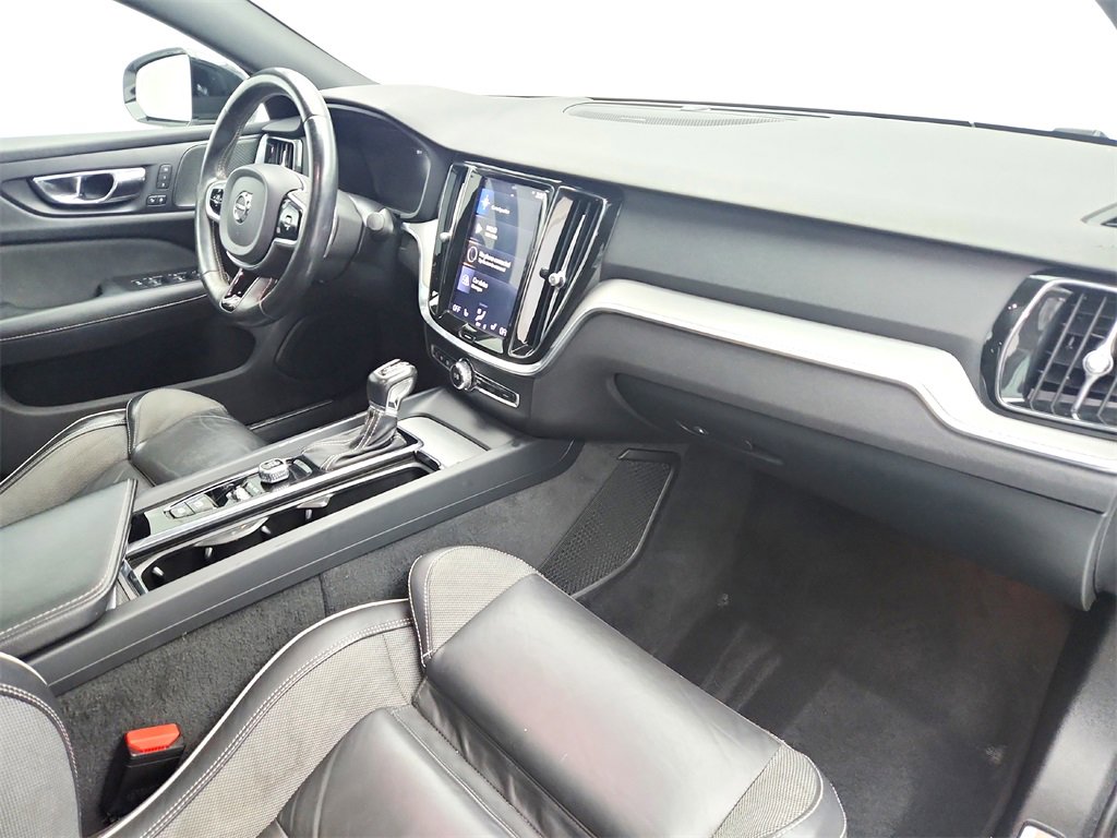 Used 2019 Volvo S60 T6 R-Design image 25