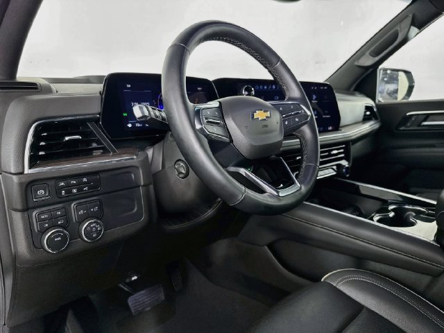 Used 2025 Chevrolet Tahoe Premier AWD/4WD image 19