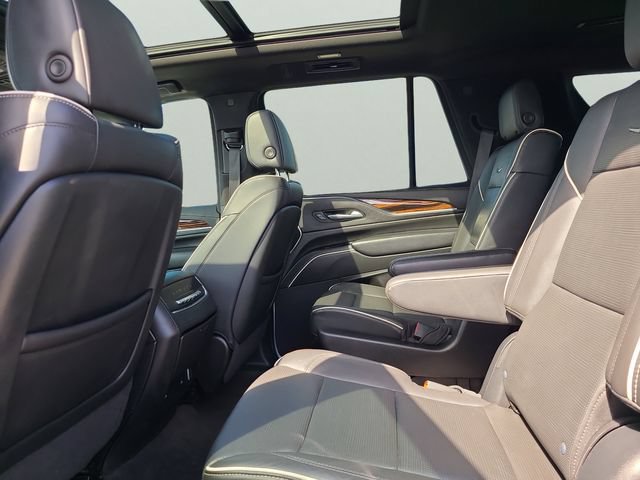 Used 2023 Cadillac Escalade Premium Luxury AWD/4WD image 9