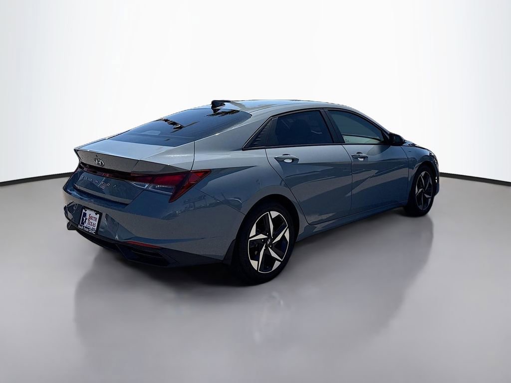 Used 2023 Hyundai Elantra SEL w/ Convenience Package image 7