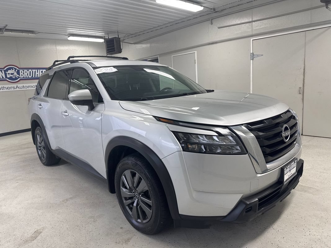 Used 2024 Nissan Pathfinder SV AWD/4WD image 2