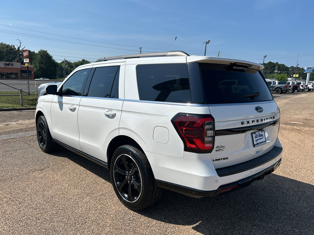 Used 2022 Ford Expedition Limited RWD image 2