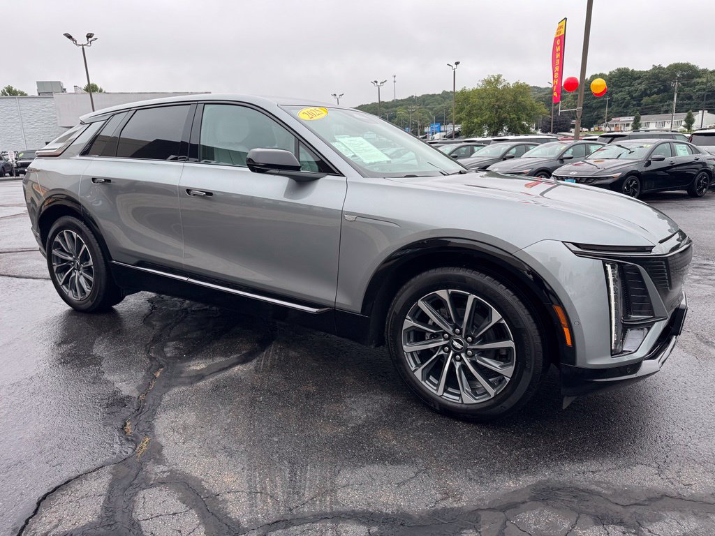 Used 2025 Cadillac Lyriq Sport AWD/4WD image 3
