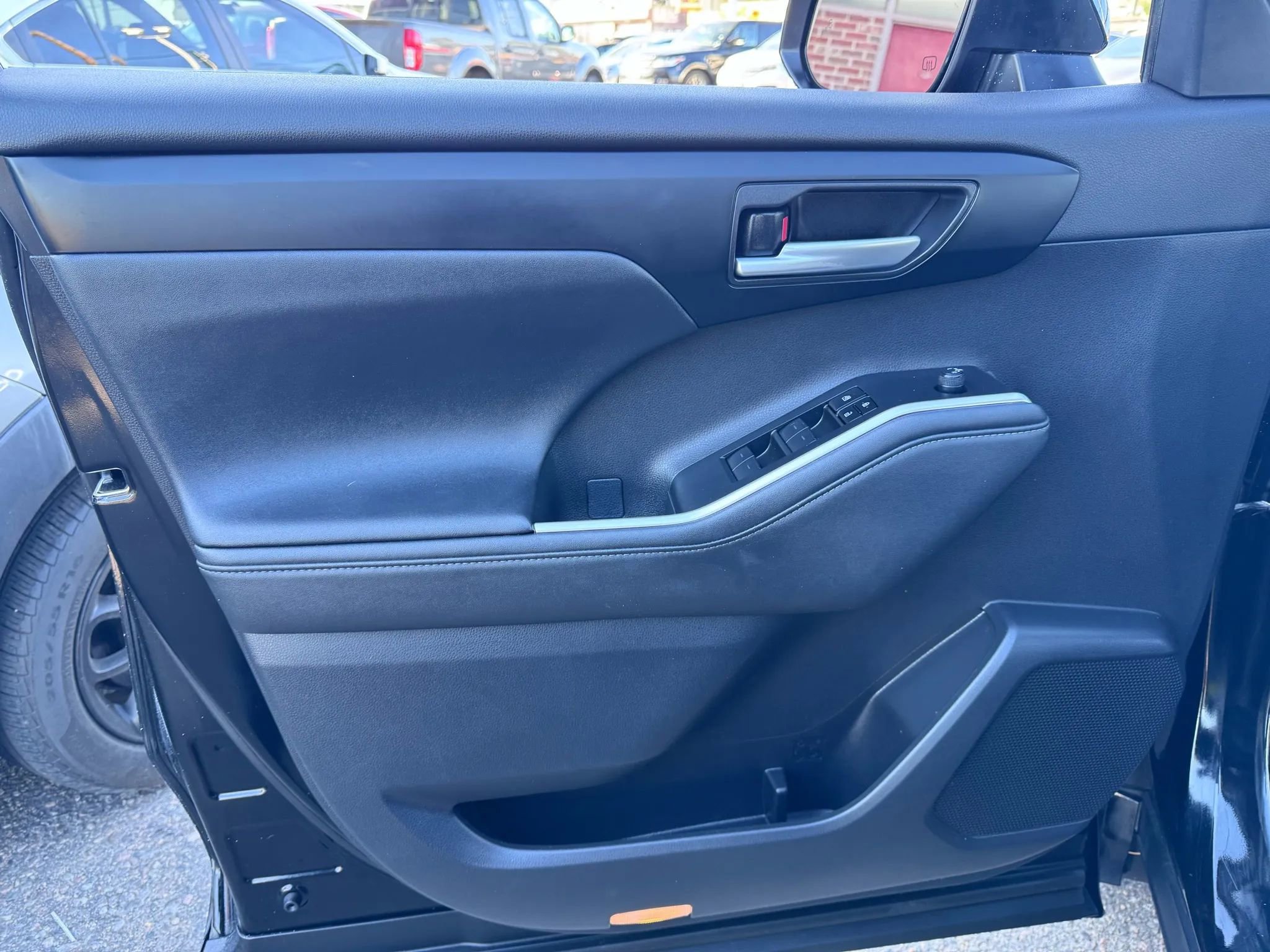 Used 2024 Toyota Highlander XLE image 13