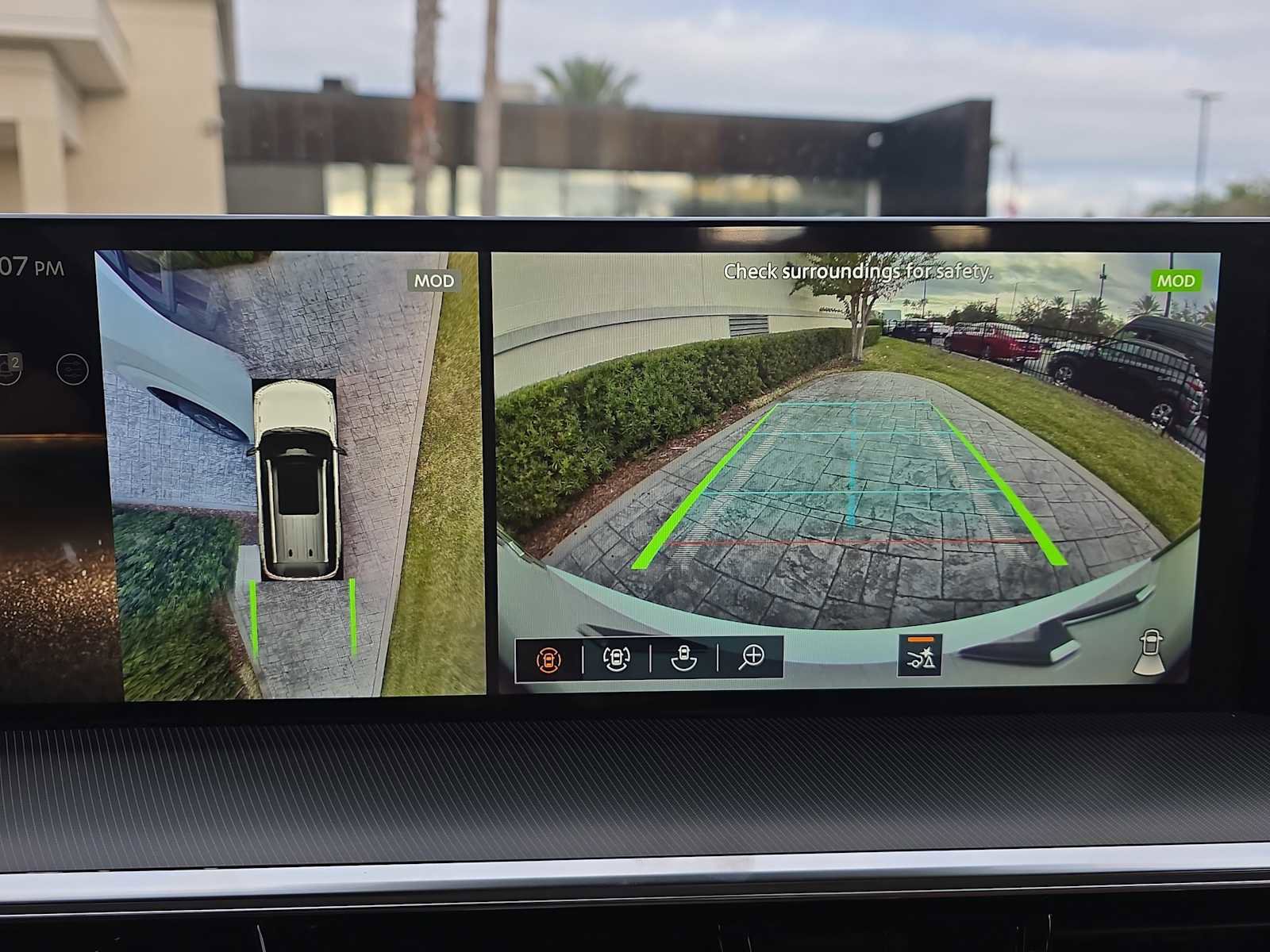 New 2026 INFINITI QX80 Luxe w/ Cargo Package image 19