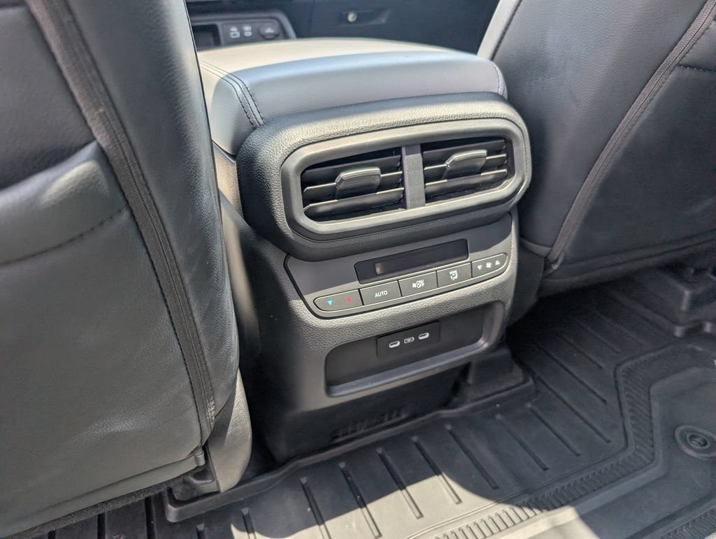 Used 2025 Honda Pilot Touring image 28