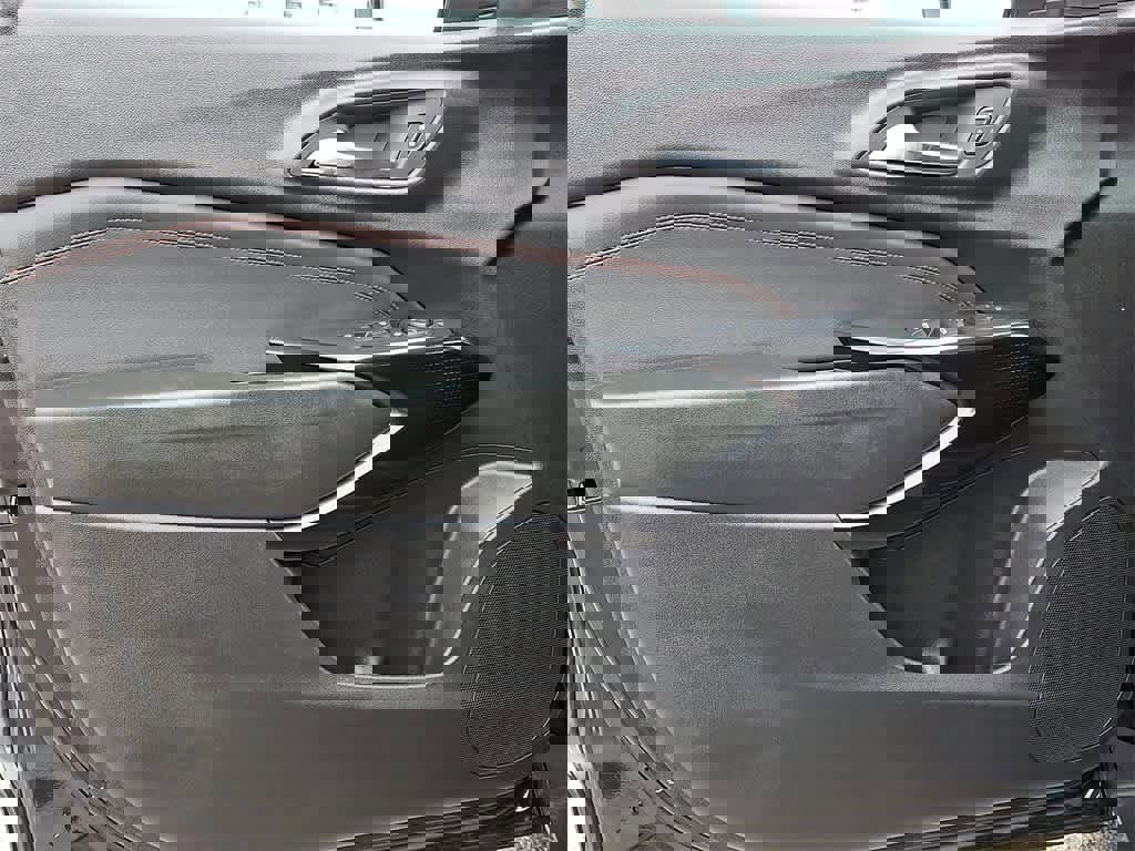 Used 2024 Chevrolet Trax RS w/ Sunroof Package image 11