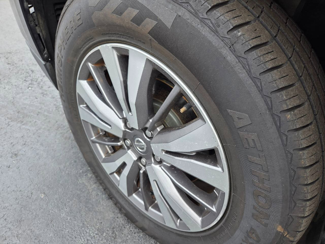 Used 2019 Nissan Pathfinder S image 10