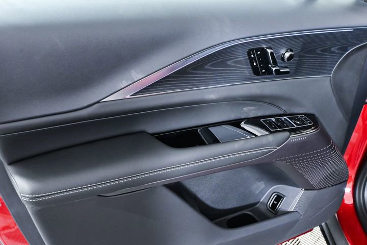 New 2025 Cadillac Lyriq Luxury image 5