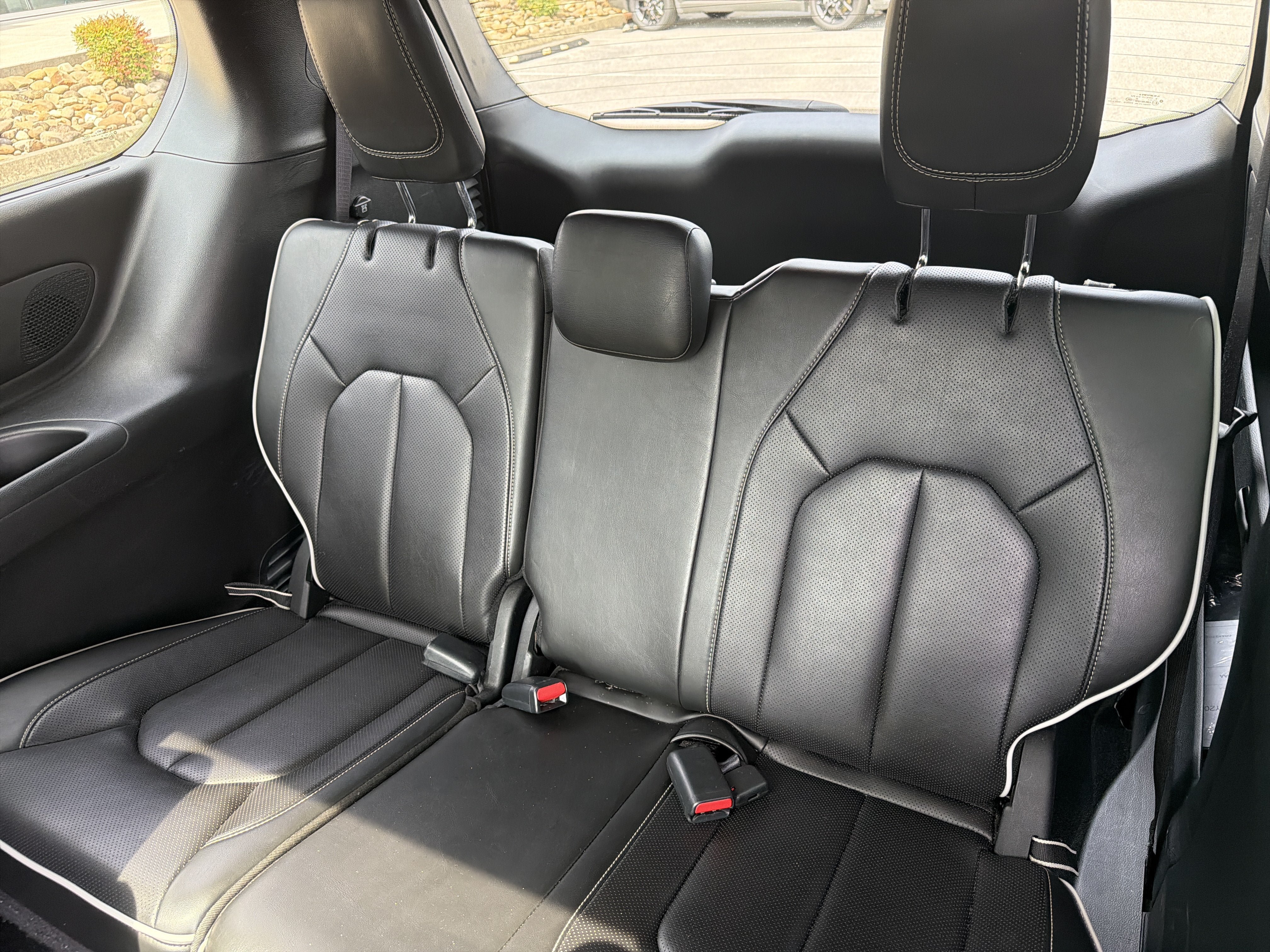 Used 2025 Chrysler Pacifica Limited FWD image 22
