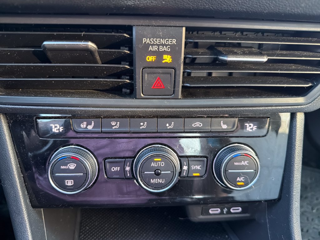 Used 2020 Volkswagen Jetta R-Line w/ R-Line Cold Weather Package FWD image 11