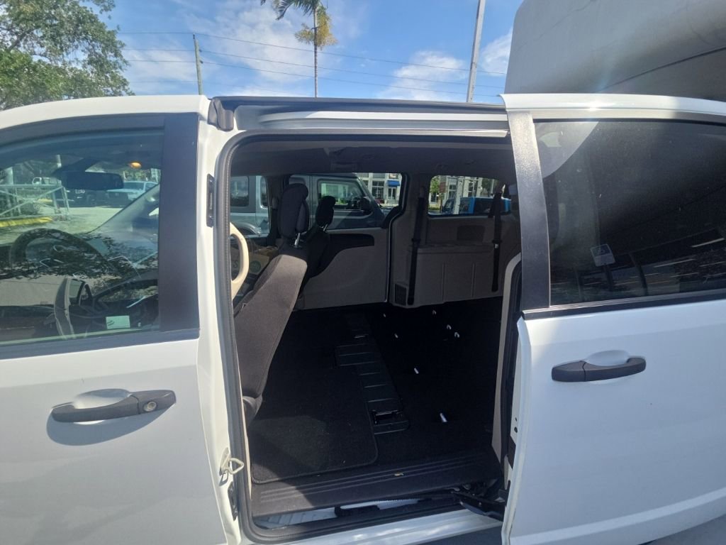 Used 2019 Dodge Grand Caravan SE FWD image 8