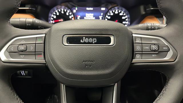 Used 2025 Jeep Compass Limited AWD/4WD image 15