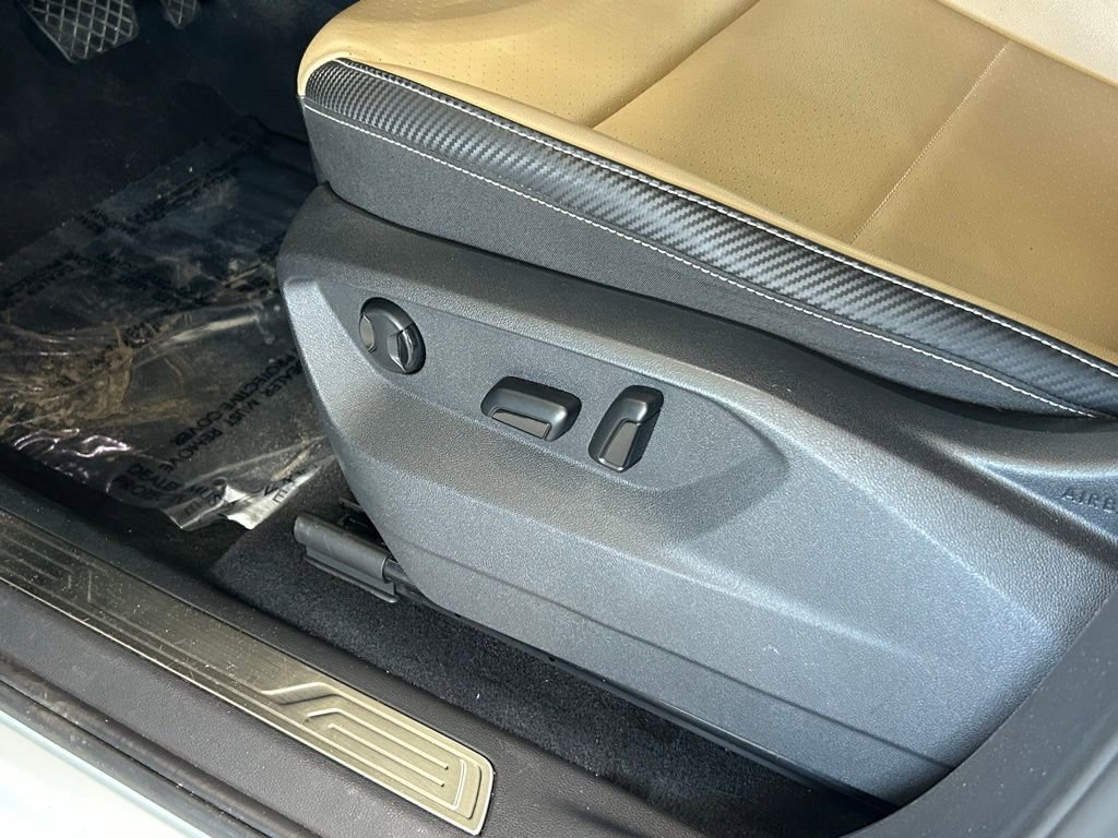 Used 2022 Volkswagen Atlas Cross Sport SE w/ Black Wheel Package image 16