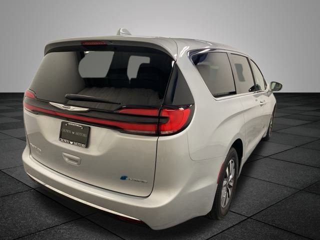 Used 2022 Chrysler Pacifica Touring-L image 7