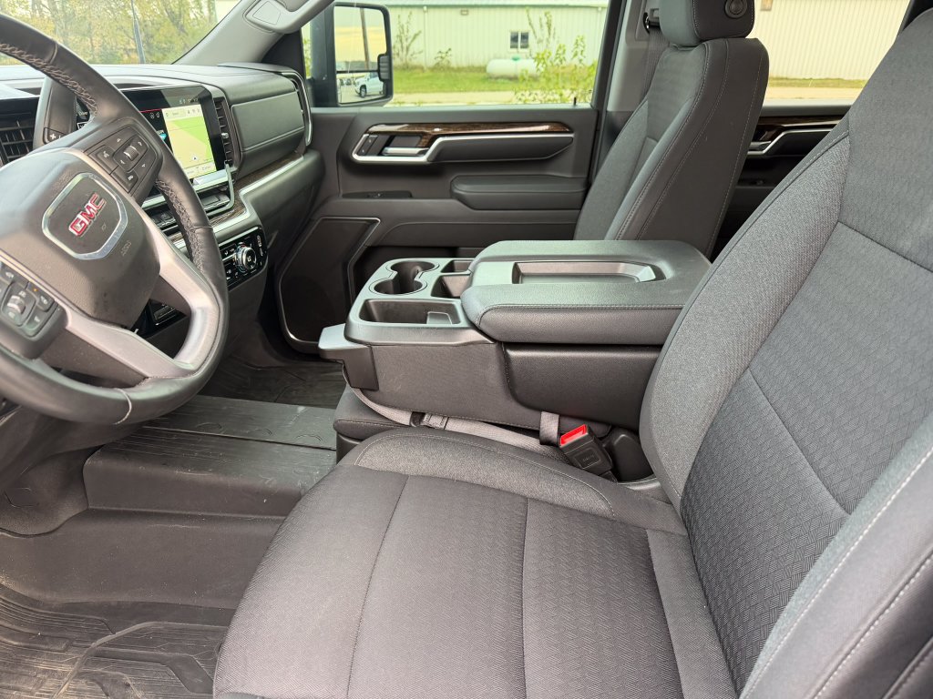 Used 2025 GMC Sierra 2500 SLE w/ SLE Value Package; AWD/4WD image 9